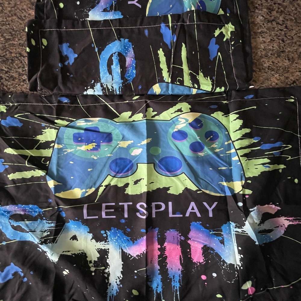 New, never used Gaming Controller 3 piece Set: duvet, 2 pillowcases cases